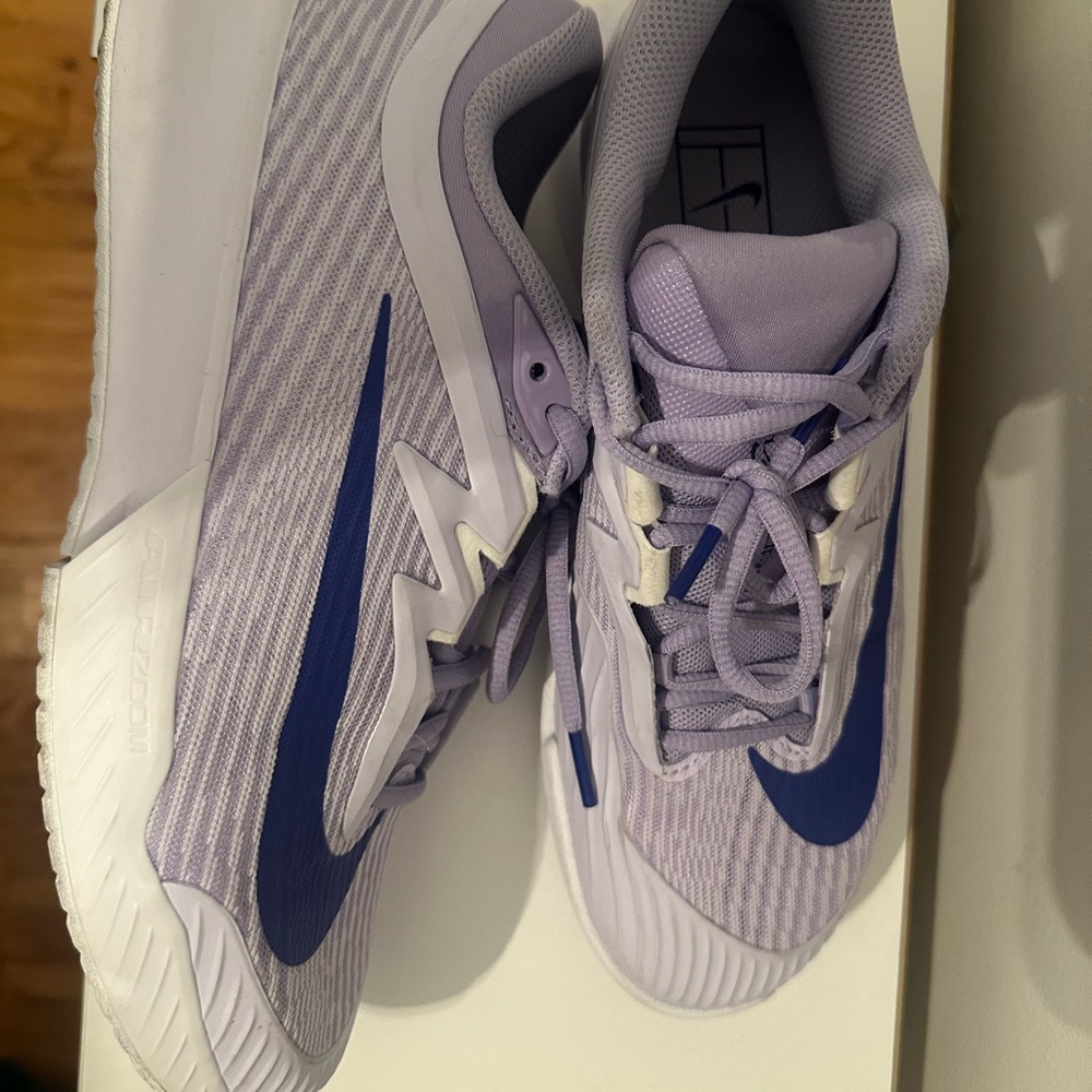 8.5 Women’s Purple Nike Tennis Shoes - Vapor Pro 3 - Picture 4 of 5